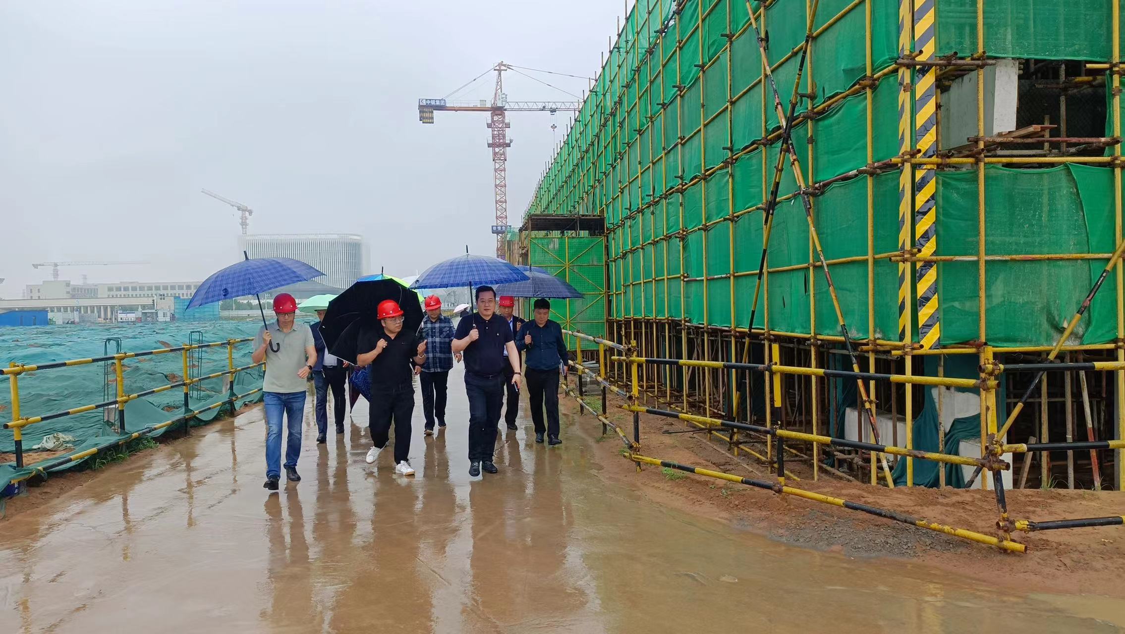 集團(tuán)總裁柯建東蒞臨鄭州公司指導(dǎo)工作